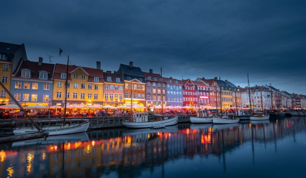 nyhavn area in copenhagen - ee220318