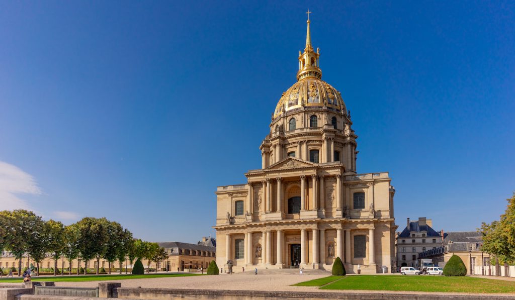 Les Invalides National Museum In Paris Daytime View 