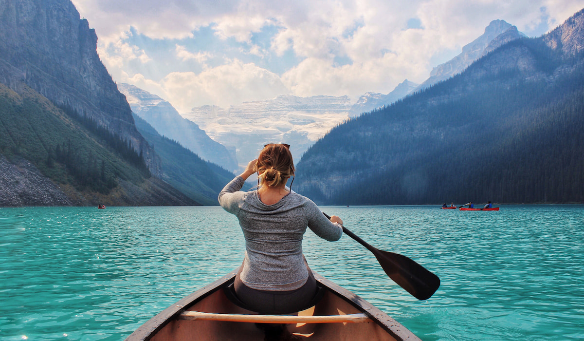 back-of-a-girl-on-boat-on-Lake-Louise